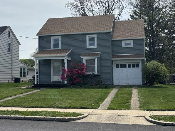 1018 S 4th St, Chambersburg, PA 17201