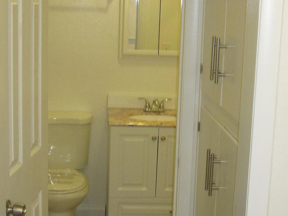 2nd image of 135 Cook St