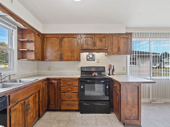 5th image of 2617 E Heroy Ave
