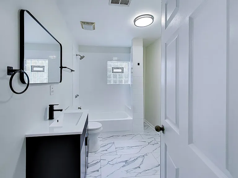 3115 N Oakley Ave #G — Photo 16