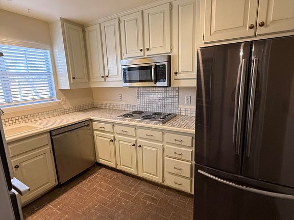 3rd image of 101 Fenimore Ave APT 4