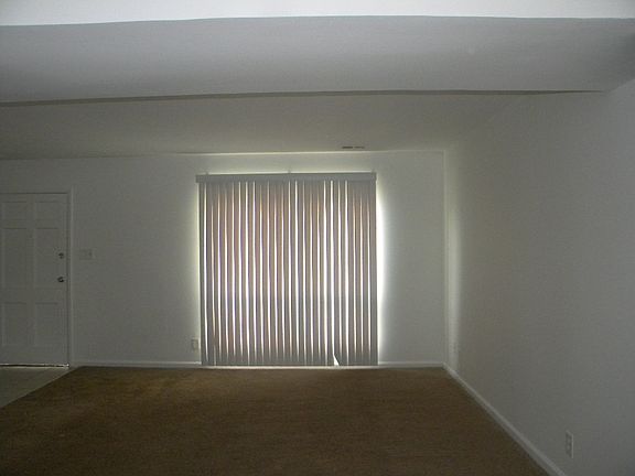 3rd image of 3830 Parkwood Dr