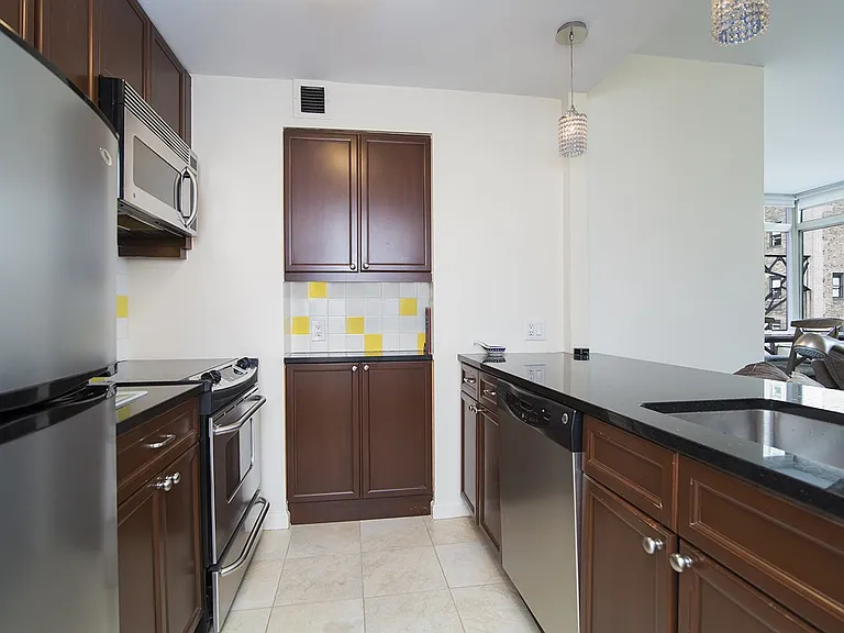145 E 48th St #35A — Photo 4
