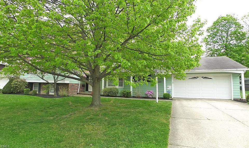 1st image of 995 W Mill Dr
