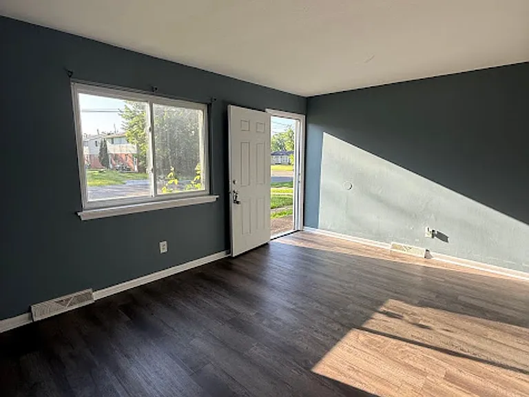 3009 Coventry Blvd NE — Photo 4