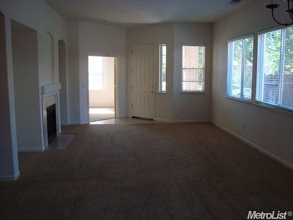 3rd image of 3139 Olympic Way