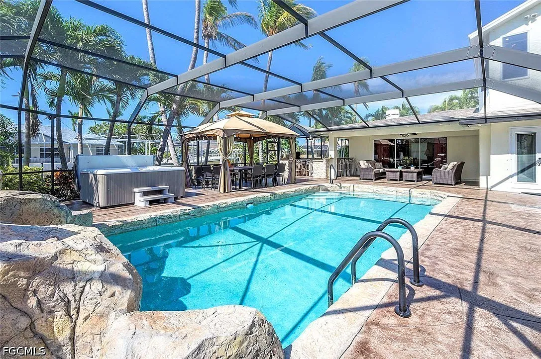 5 bed, 5.0 bath, 4394 sqft, $6,000 — Photo 3