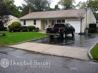 42 Maryland St, Dix Hills, NY 11746