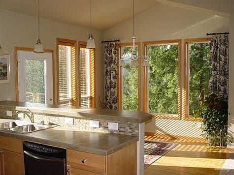Kitchen & Dining Area