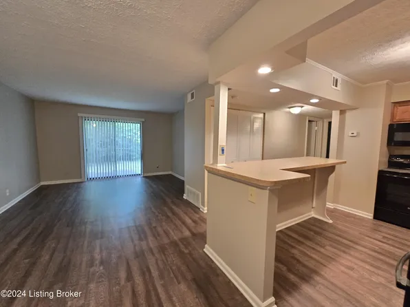 7054 Wildwood Cir APT 113, Louisville, KY 40291