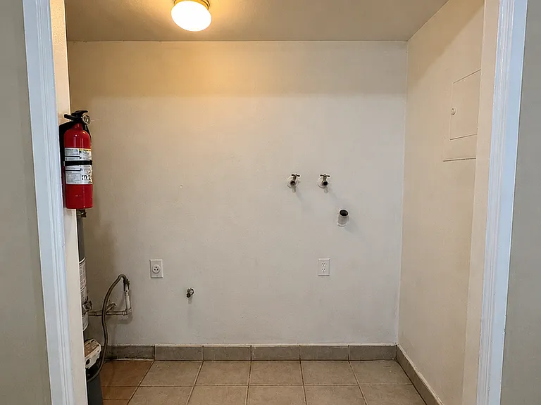 1107 L Street A-D — Photo 5