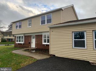 92 Gardenbrook Ln, Willingboro, NJ 08046