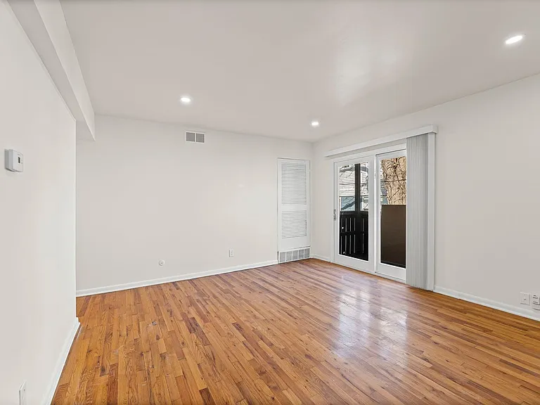 Walnut Apartments — Photo 12