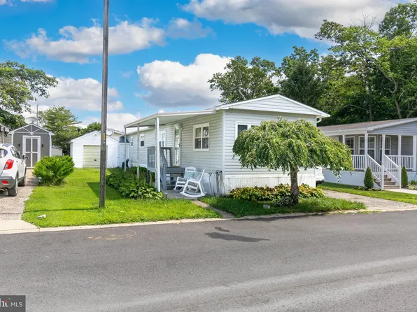 325 Jasmine Ln, Williamstown, NJ 08094