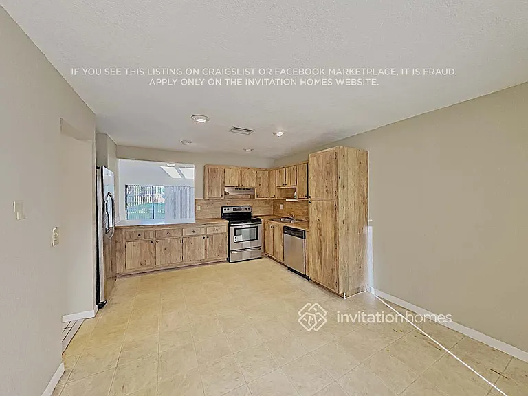 381 Wildwood Ln E — Photo 5