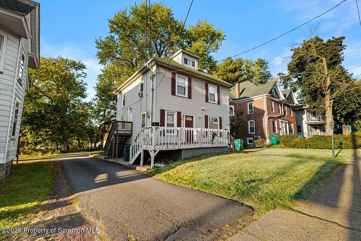 2 bed, 1.0 bath, 900 sqft, $1,500 — Photo 2