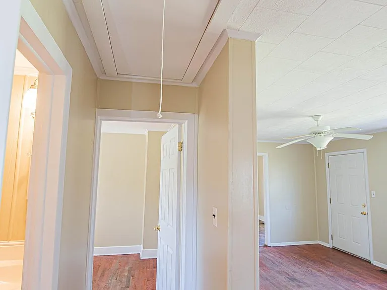 602 E Main St — Photo 54