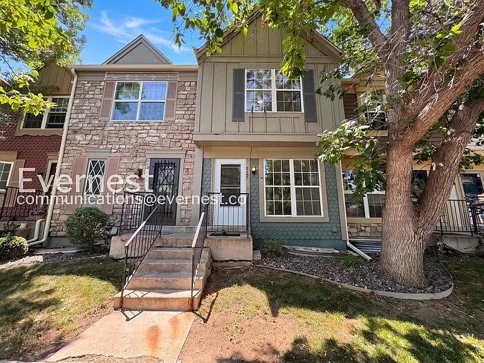 2701 E Nichols Cir