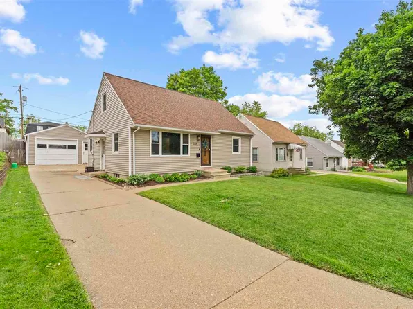 2224 Mallory St SW, Cedar Rapids, IA 52404