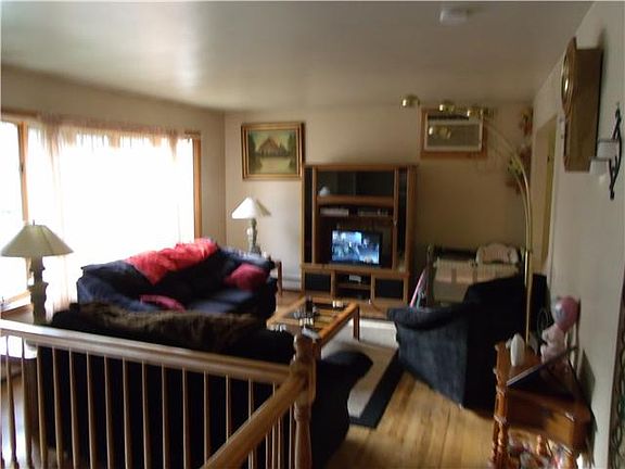 3rd image of 14 Donner Dr
