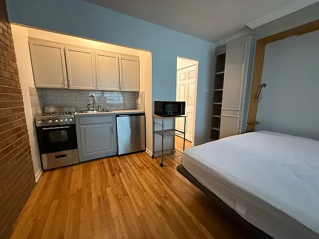 235 W Eugenie St #G2 — Photo 12