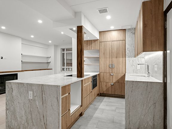3rd image of 25 Central Park W APT 6S