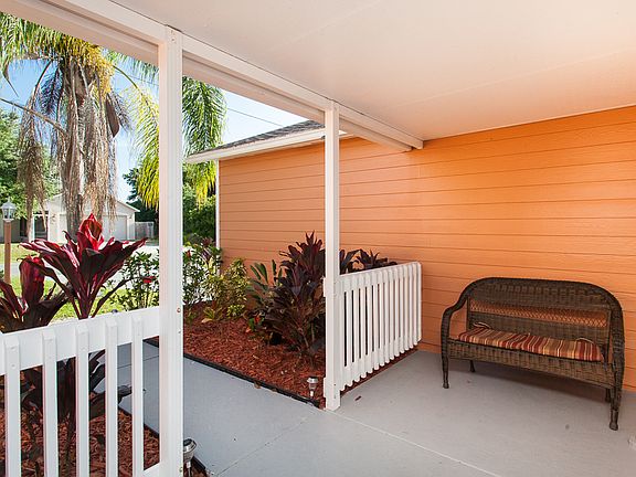 4th image of 327 Marquee Dr