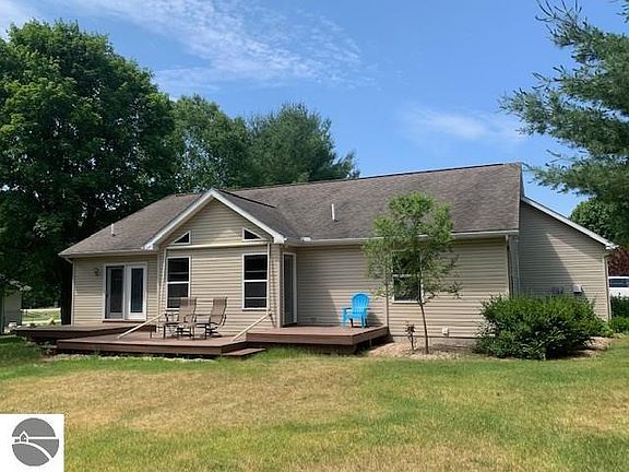 4th image of 7358 Meadow Ln
