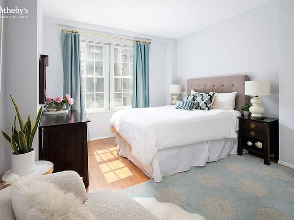 5th image of 79 Washington Pl APT 3F