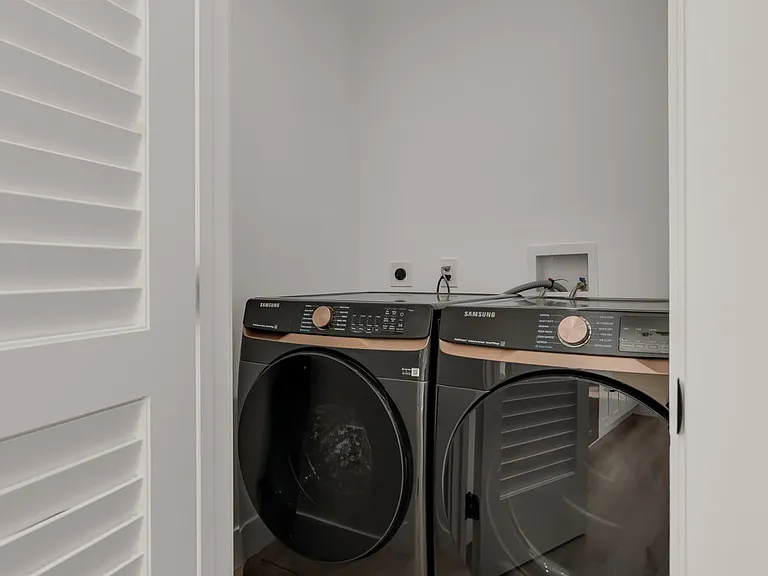 15208 Fernview St #15208 — Photo 10