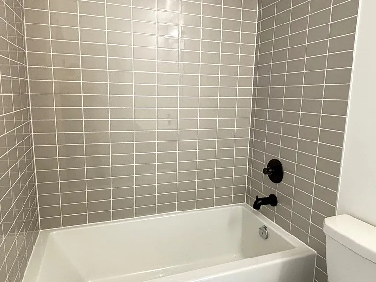 280 Dundas St W #915 — Photo 16