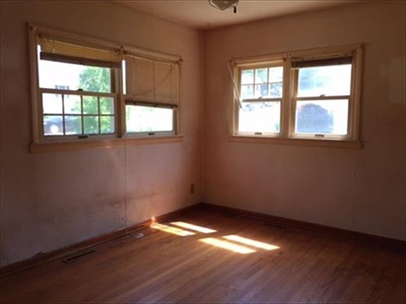 2nd image of 122 Sunset Ln