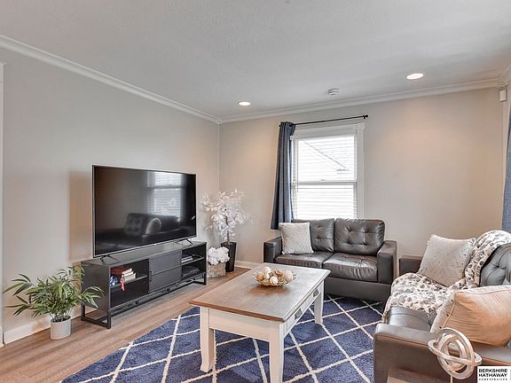 5th image of 6033 Pinkney St