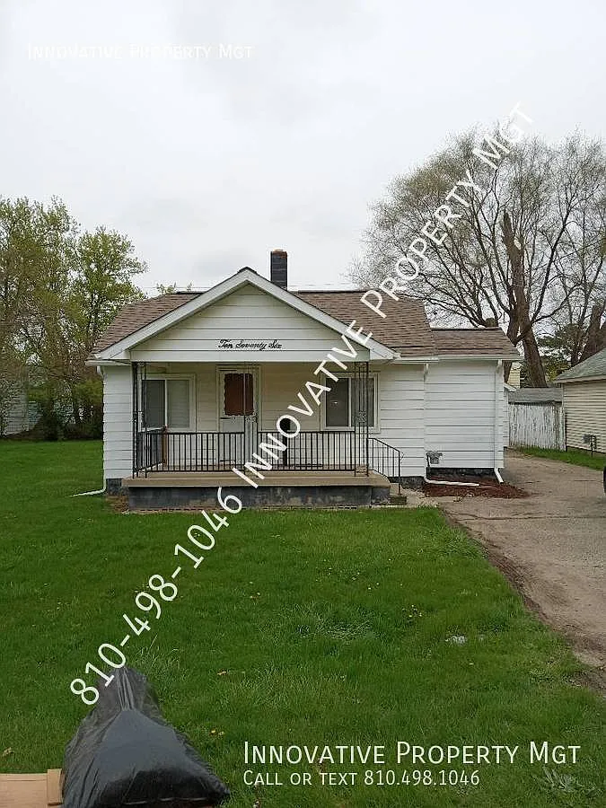 1076 W Whittemore Ave photo 1