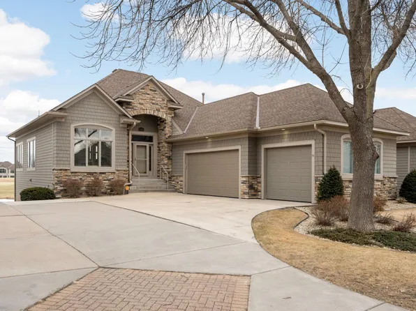 2325 Lehman Ln NE, Blaine, MN 55449