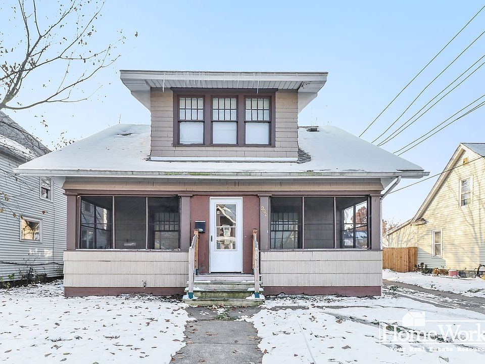 1st image of 902 E Bowman St