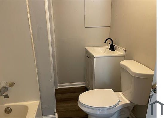3rd image of 12 Hammett St