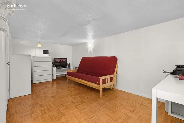 Sold by Sotheby's International Realty | media 18