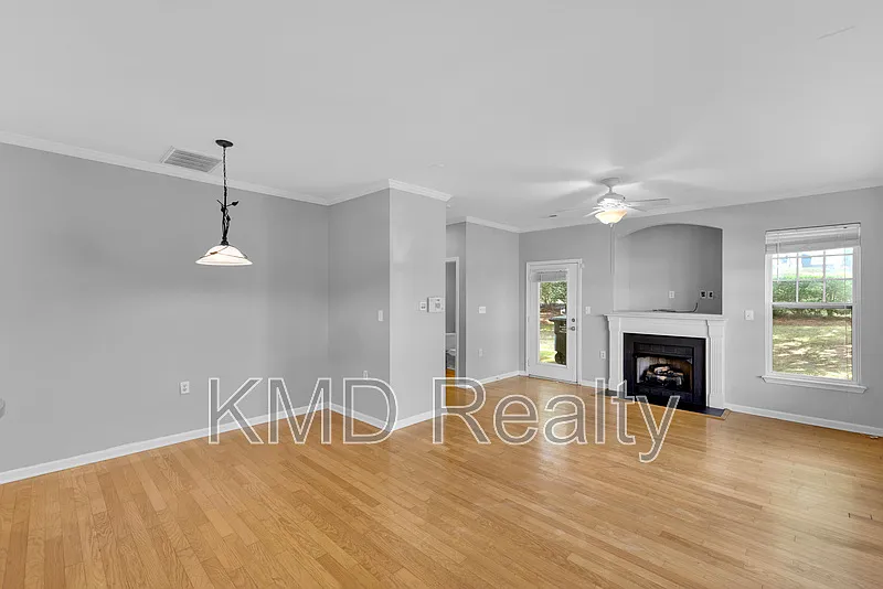3 bed, 2.5 bath, $1,850 — Photo 3