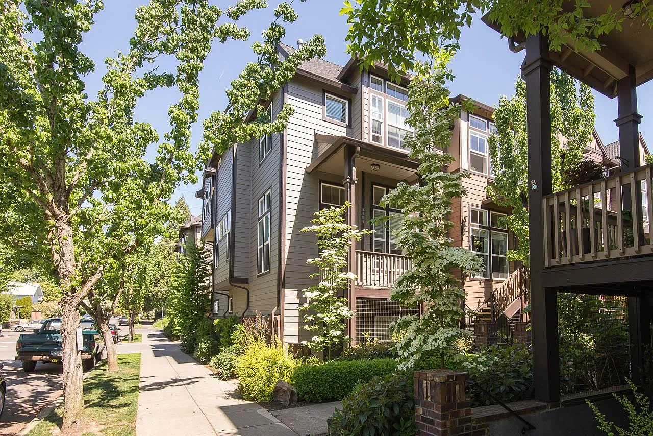 8808 SE 11th Ave — Photo 1