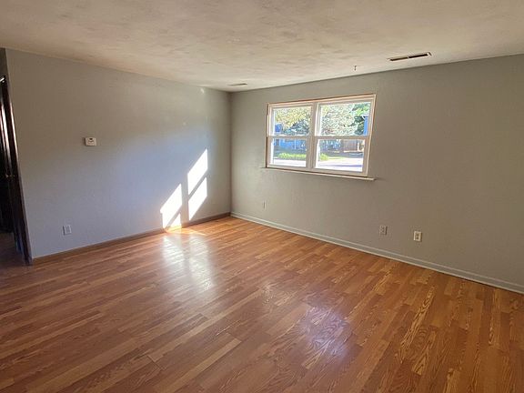 4th image of 1211 W Chestnut St #8