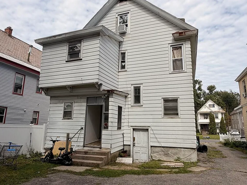 Building Photo 3