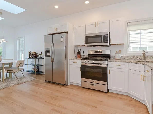 32 Hyde Park Cir #9J, Uxbridge, MA 01569