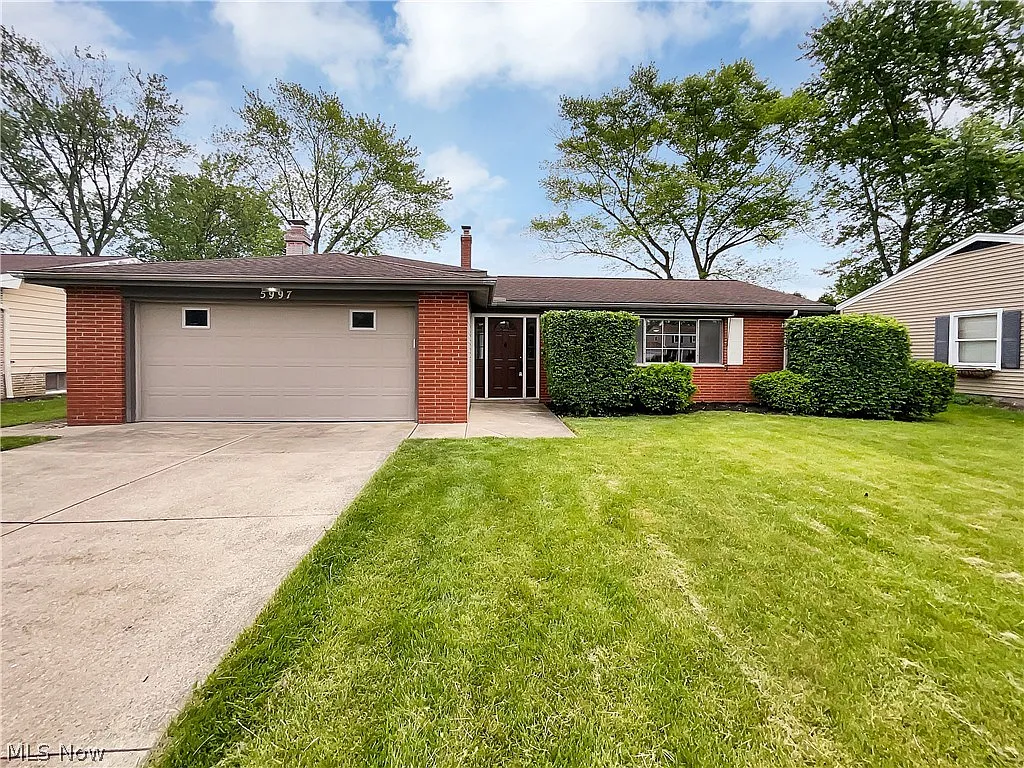 5997 Sherwood Dr photo 1