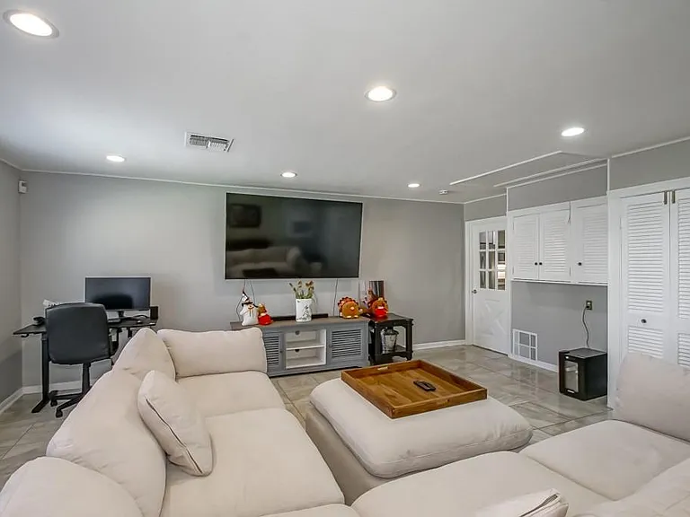 420 Fairfield Ave — Photo 9