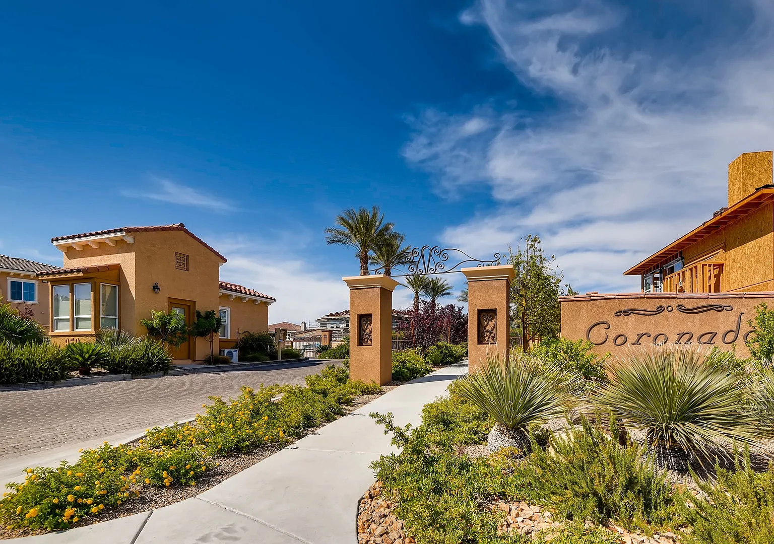 Gorgeous Luxury Condo in Summerlin — Photo 1