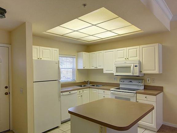 3rd image of 4200 Castlebridge Ln Unit 1912
