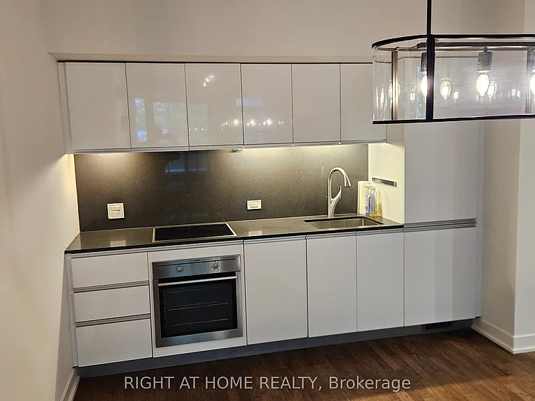 20 Gladstone Ave #216 — Photo 9