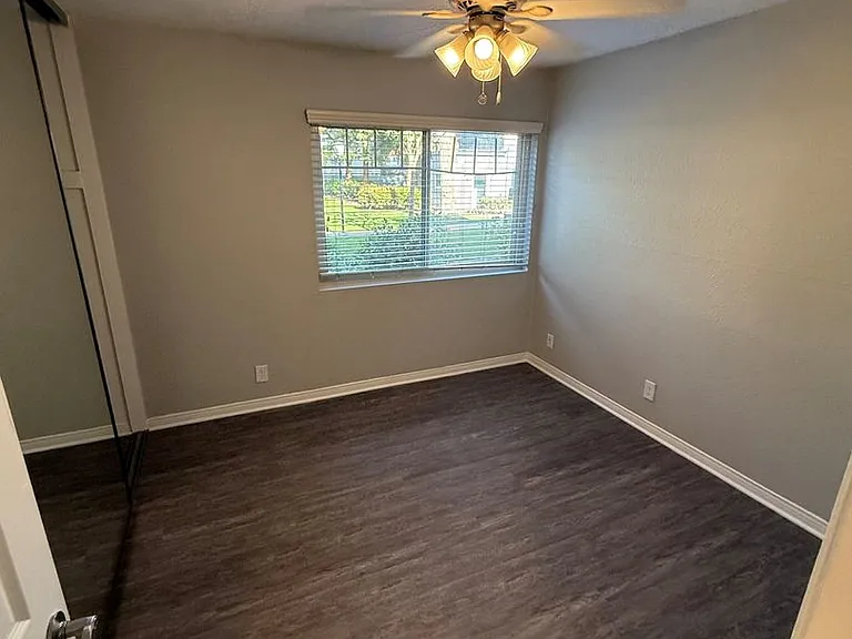 Park Plaza Apartments — Photo 99