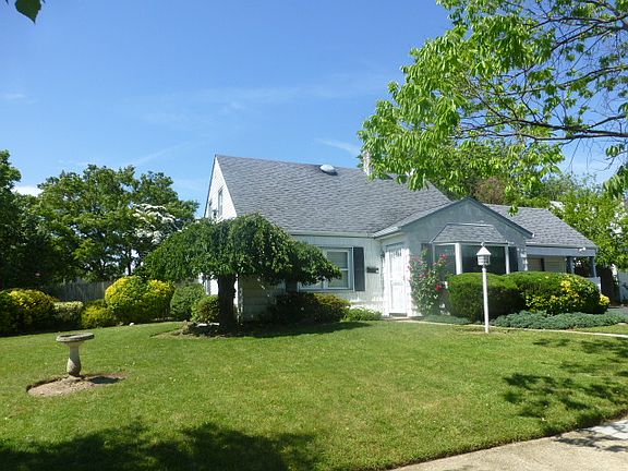 2nd image of 62 Vista Ln